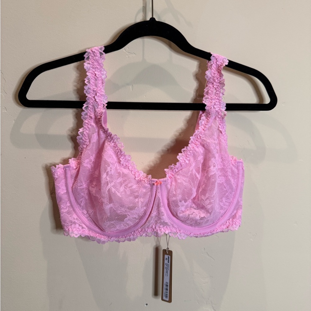 SKIMS Lace Bra in Light Pink NWT